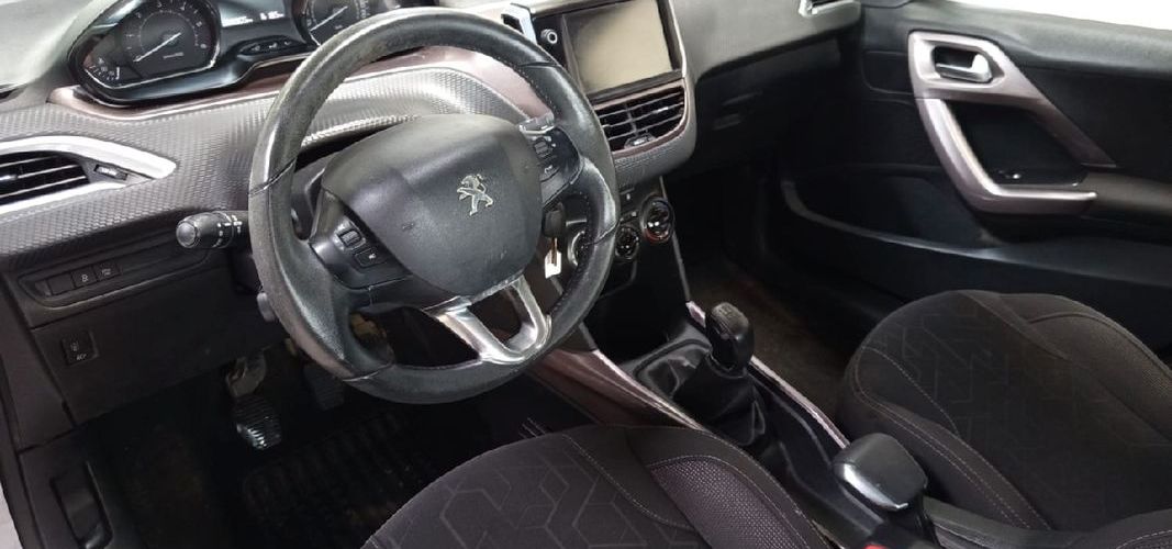 Peugeot 2008 1.6l EHDI92ch , garantie 12mois nationale